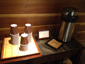 松本丸の内ホテルロビーお茶