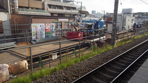 菊名駅クレーン2.jpg