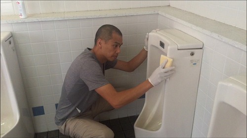 公衆トイレ掃除　山田店長