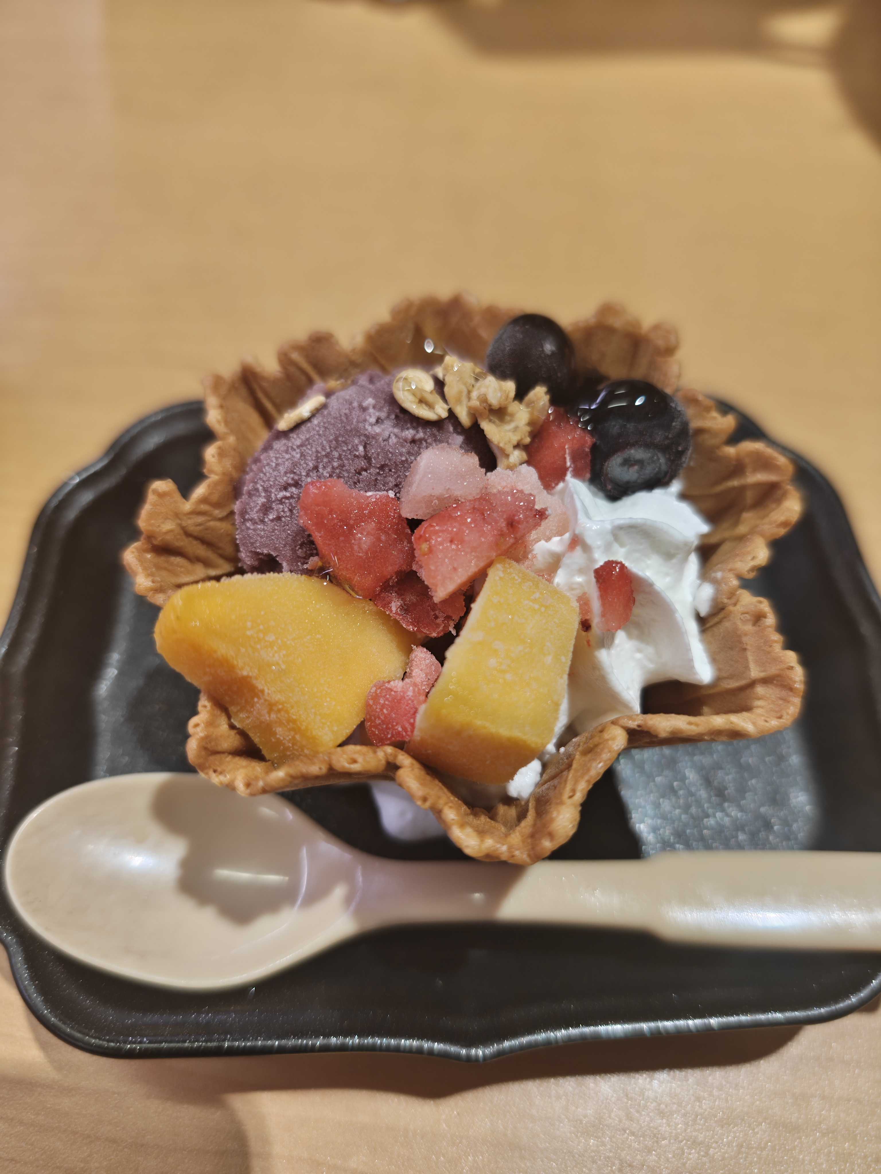 スシローランチ　フェア商品　アサイーのワッフルボウル