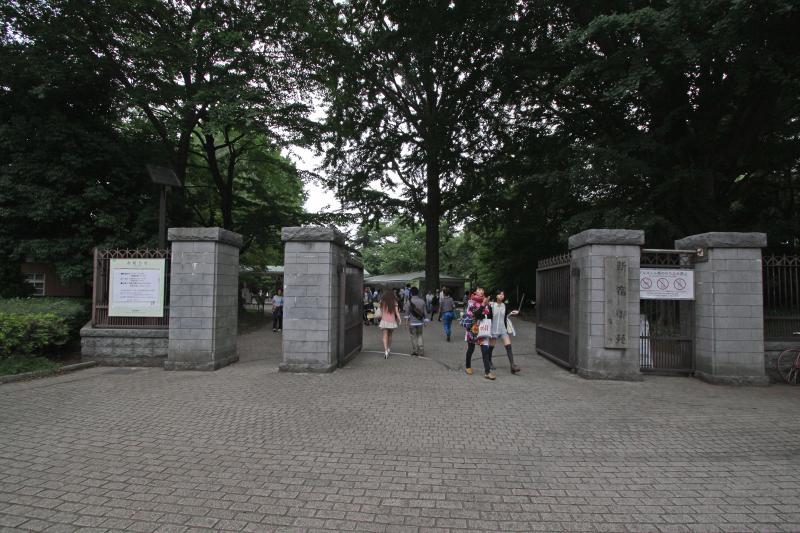 新宿御苑_10新宿門.jpg