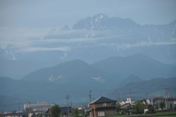 夏至　日の出前の剱岳