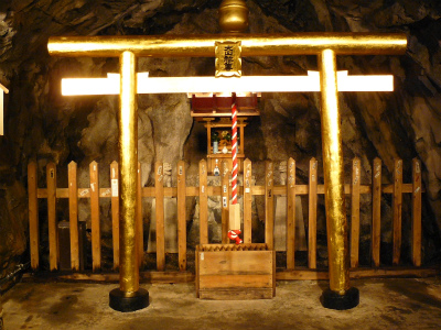 06_GOLDEN%20TORII[1].jpg