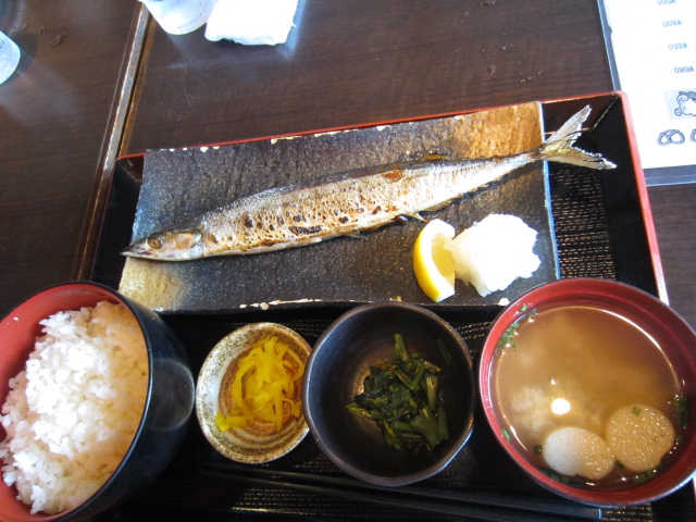 焼き秋刀魚定食