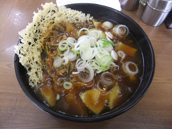 本陣＠衣笠の天ぷらカレーそば１