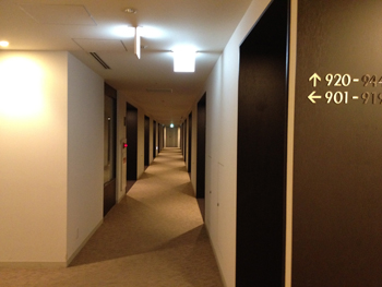 クロスウェーブ梅田廊下