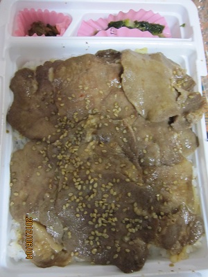 牛タン弁当2.jpg