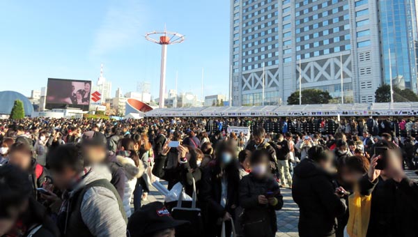 10 東京 グッズ売場 初日1450.JPG