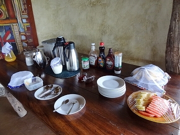 Rwakobo rock　ムブロ　朝食
