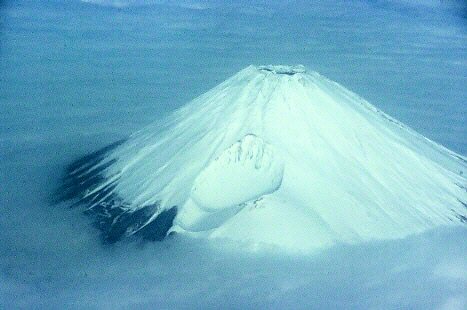 18.大きな口を開けている宝永火口