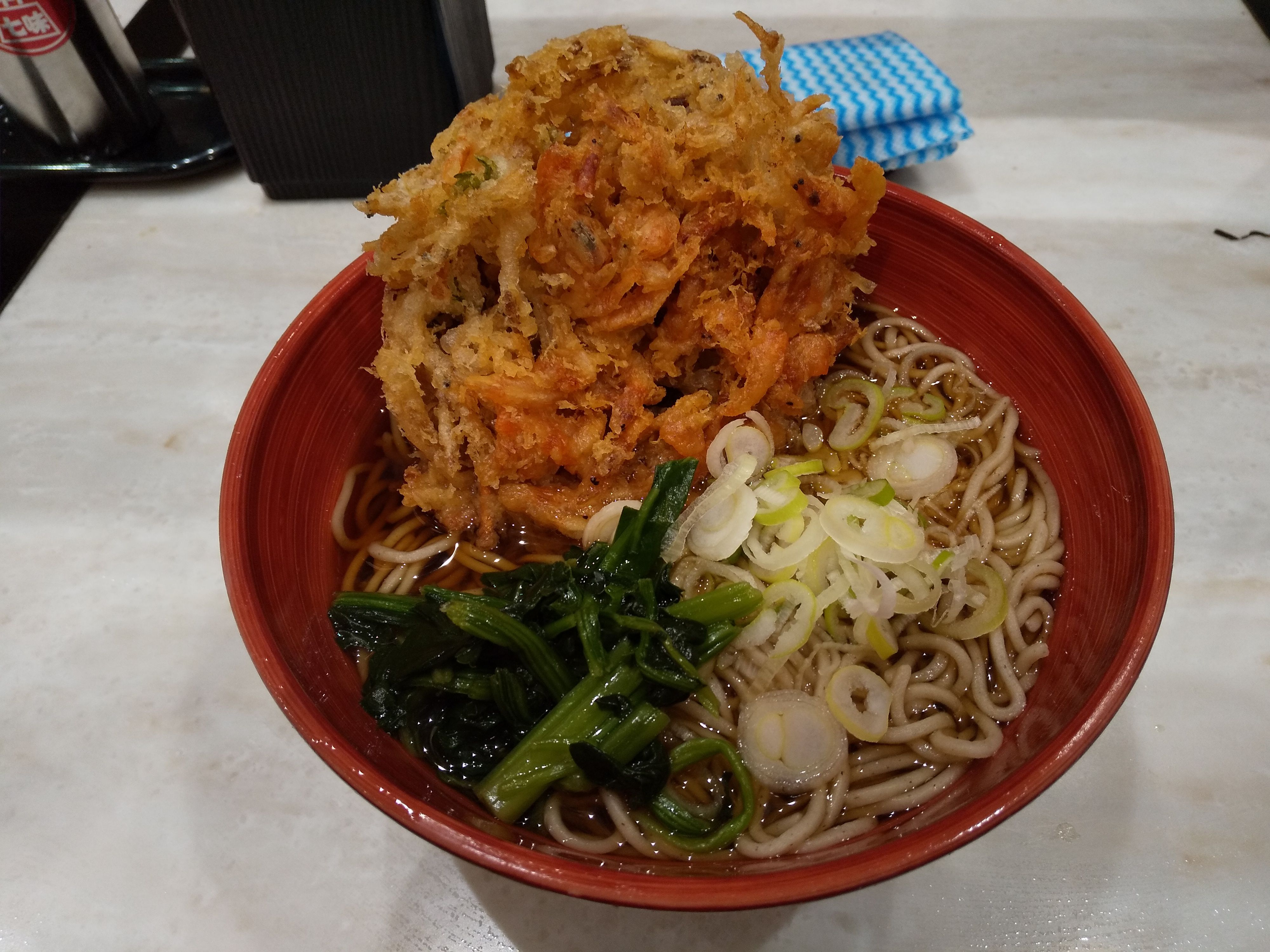 箱根そば本陣 新宿駅 で 桜海老と霞ヶ浦産白魚のかき揚げそば 足立区全店制覇男のさらなるお蕎麦屋さんめぐり 楽天ブログ