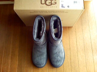 UGG Classic Short Crystal Bow