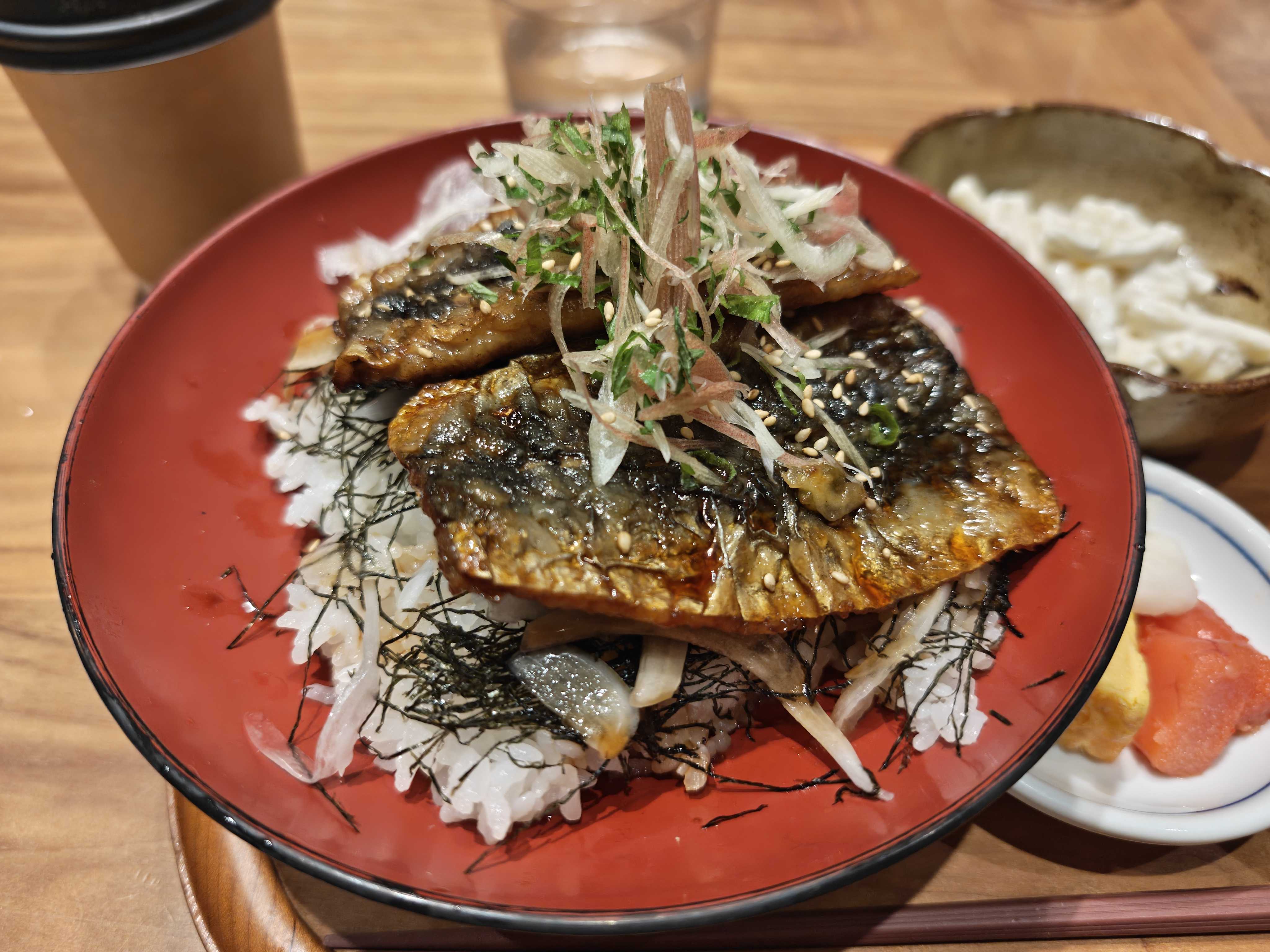 虎ノ門ヒルズ　ランチ　楽㐂　入梅いわしのかばやき丼