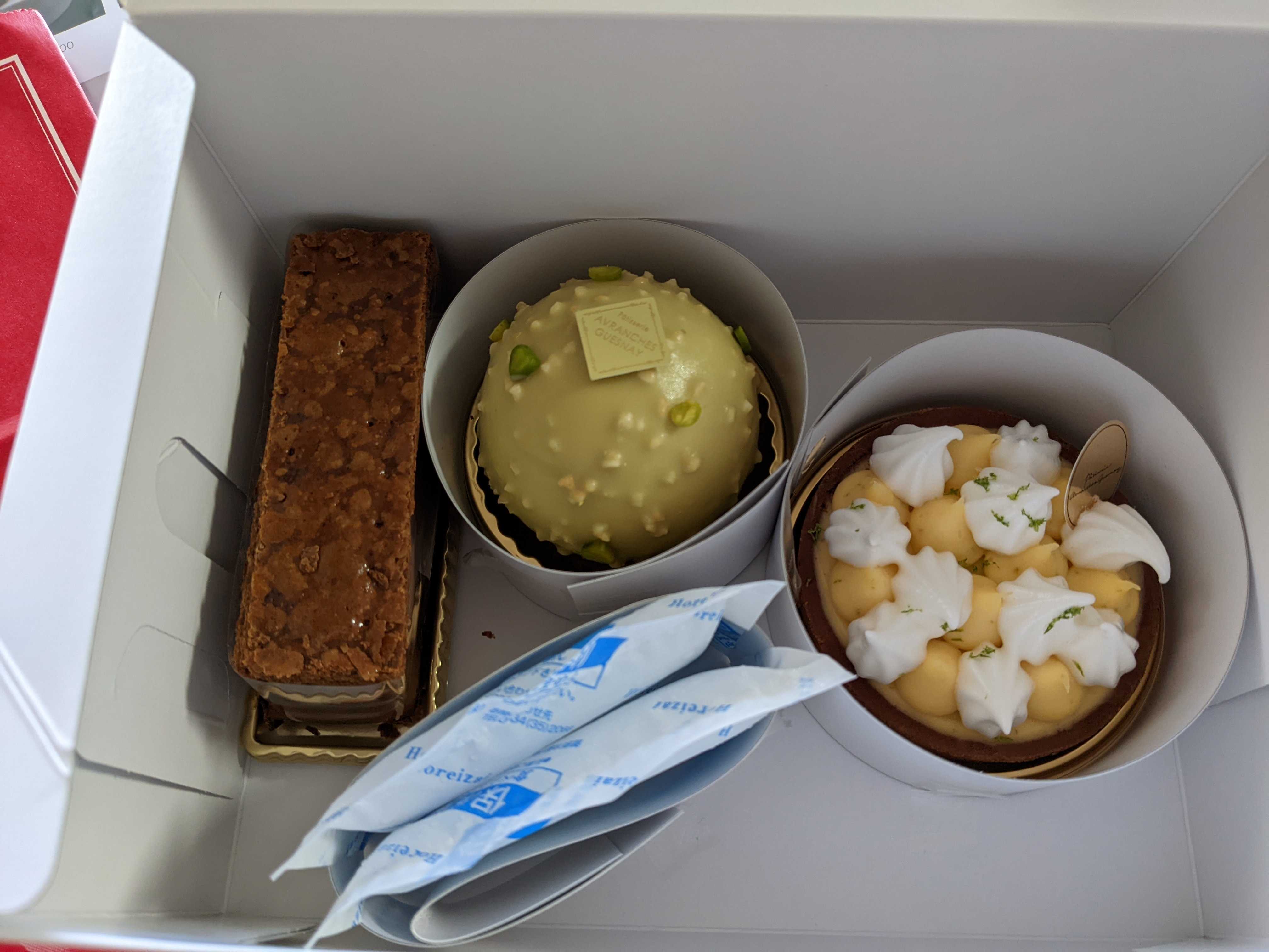アヴランシュ・ゲネーのケーキ箱
