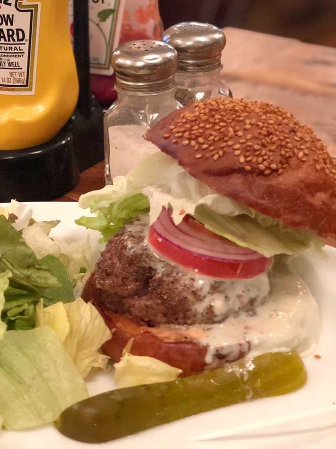 ブルーチーズ香るステーキのようなハンバーガー Bubby S New York Ark Hills 六本木一丁目 あしたの風 楽天ブログ
