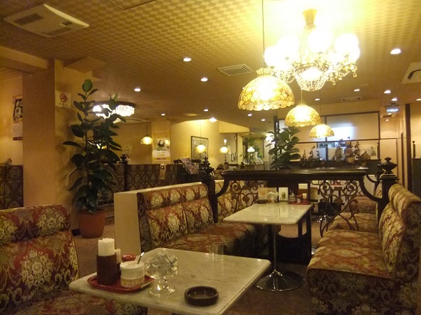 梅島１丁目・喫茶シルビア梅島店の店内２