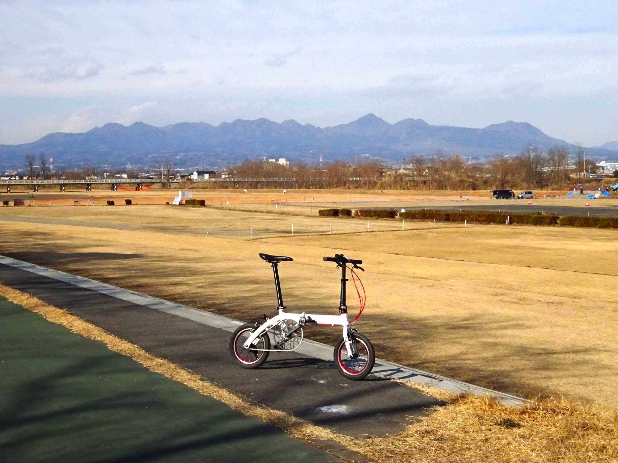 世界最小・最軽量・最高速自転車で走行テスト！ １月５日  山と空が 