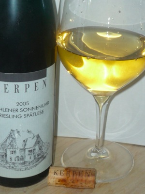 Heribert Kerpen Wehlener Sonnenuhr Riesling Spatlese 2005 glass.jpg