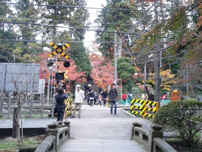 北鎌倉円覚寺踏切前2012年12月
