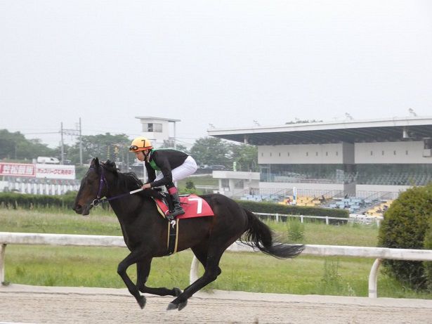 第1回 2017年競馬 YJS ヤングジョッキーシリーズ 限定ブルゾン/タオル-