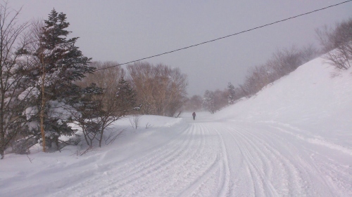 s-20140219刈田岳雪上車コースを進む2.jpg