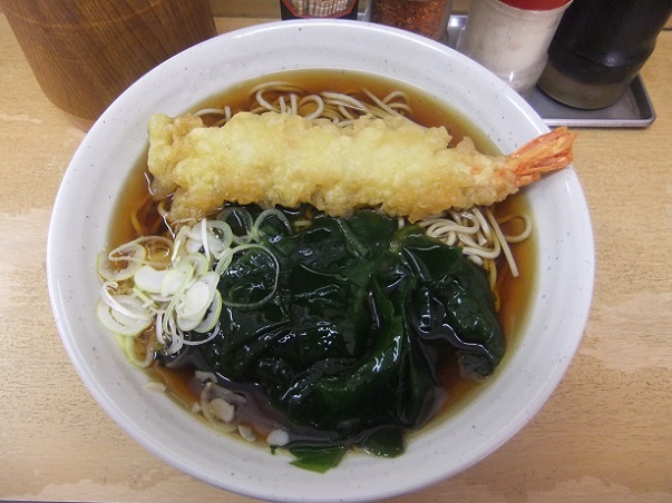 梅もと赤羽店の大海老天そば１