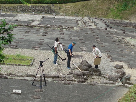 発掘作業・撮影・屋敷