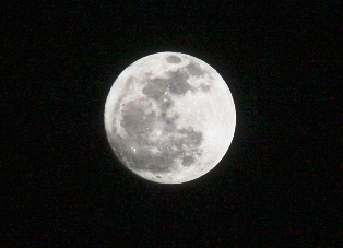 20120207 seoul sky at night moon 3.jpg