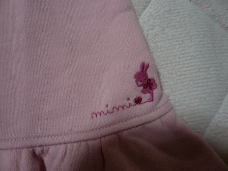 2015年ＫＰ（ニットプランナー）新春福袋女の子サイズピンクセット１1０リボンチュニックｍｉｍｉちゃん刺繍拡大.JPG