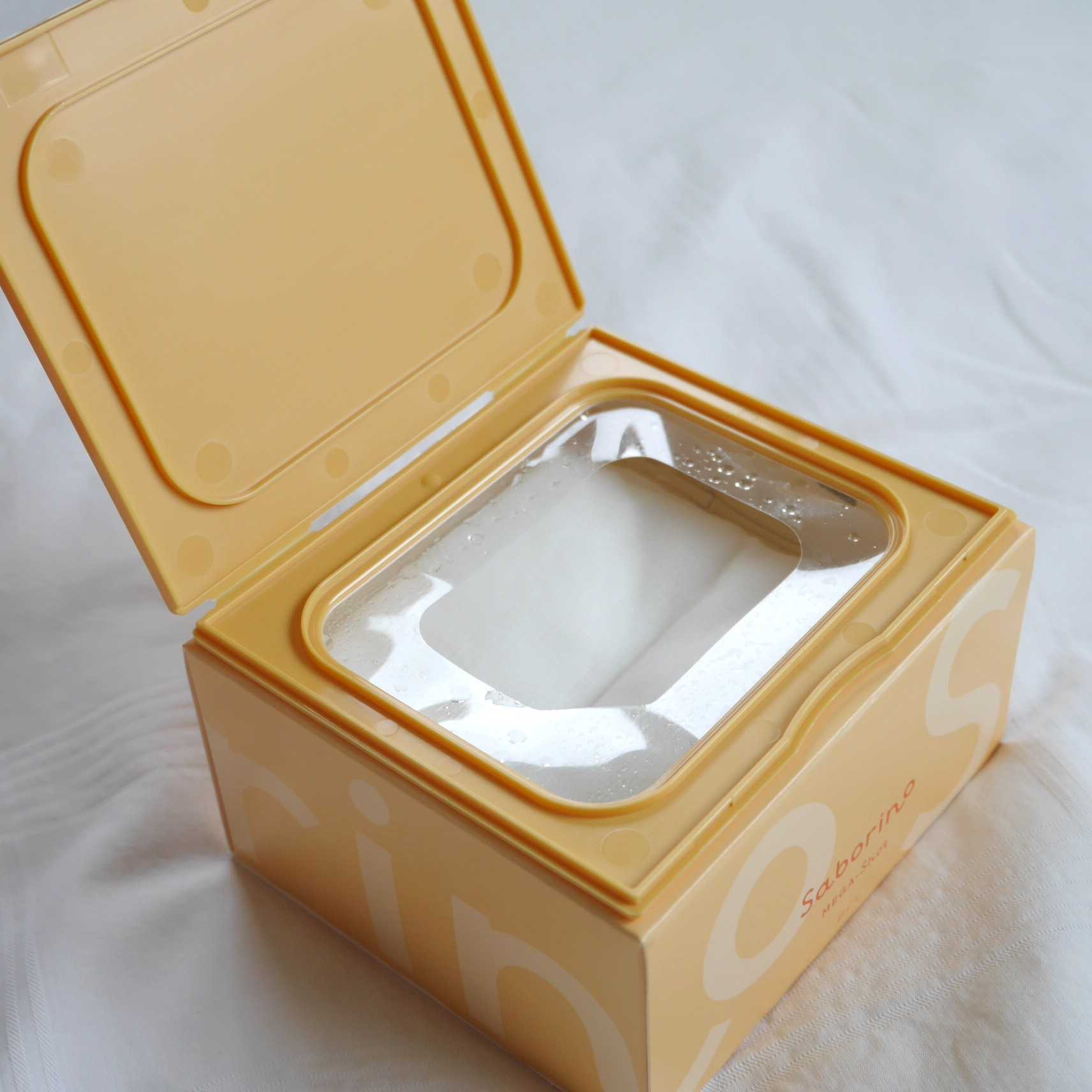 サボリーノ メガショット 朝用ツヤピールマスク CC_外箱のフタをあける