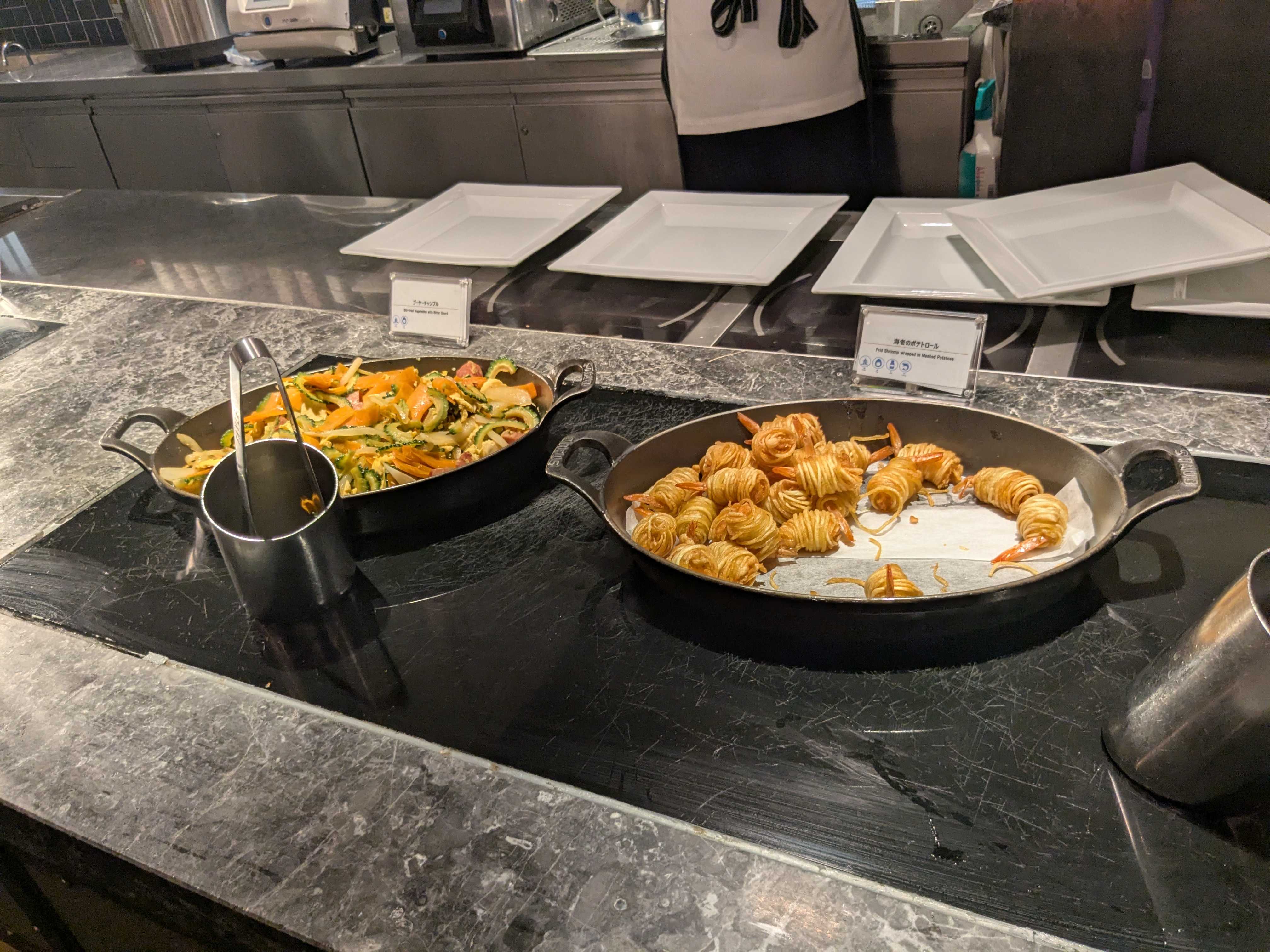 フサキビーチリゾートISHIGAKI BOLD KITCHEN 子連れ夕食 メニュー　えびのポテトロール、ゴーヤーチャンプルー