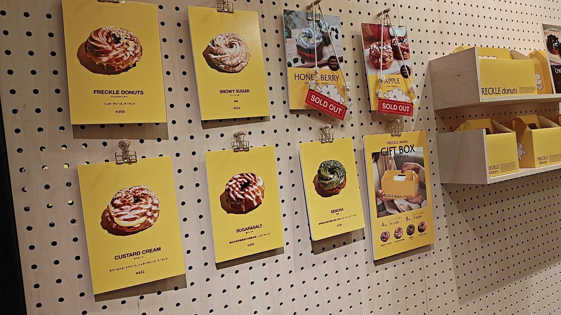 虎ノ門スイーツ　フレクルドーナツ　壁メニュー　目の前で完売