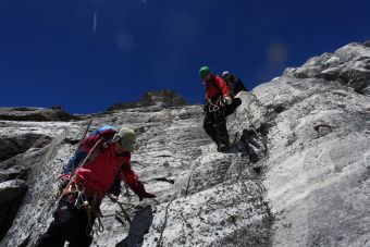 ６．２２岩場の下り.jpg