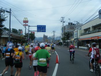 新川通右折