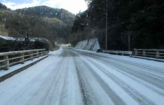 道路が凍結-02♪