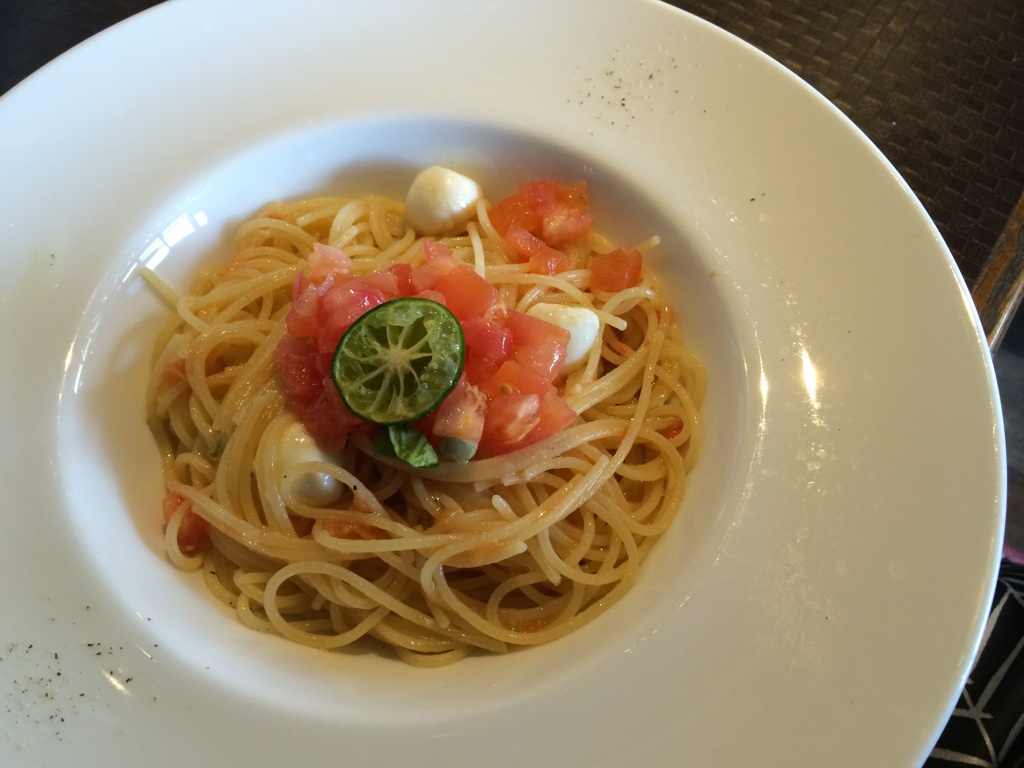 フィッシュテール　トマトパスタ