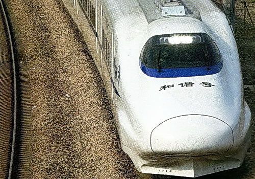 中国の自称国産ＣＲＨ２形（日本のＥ２系新幹線コピー車）.jpg