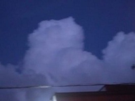 夜の入道雲