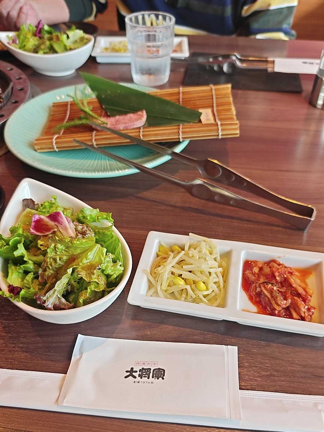 焼肉大将軍 稲毛園生店　ランチセットのサラダとキムチ