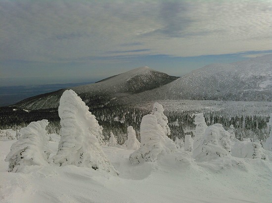 20150114刈田岳雪上ハイク不忘山と樹氷.jpg