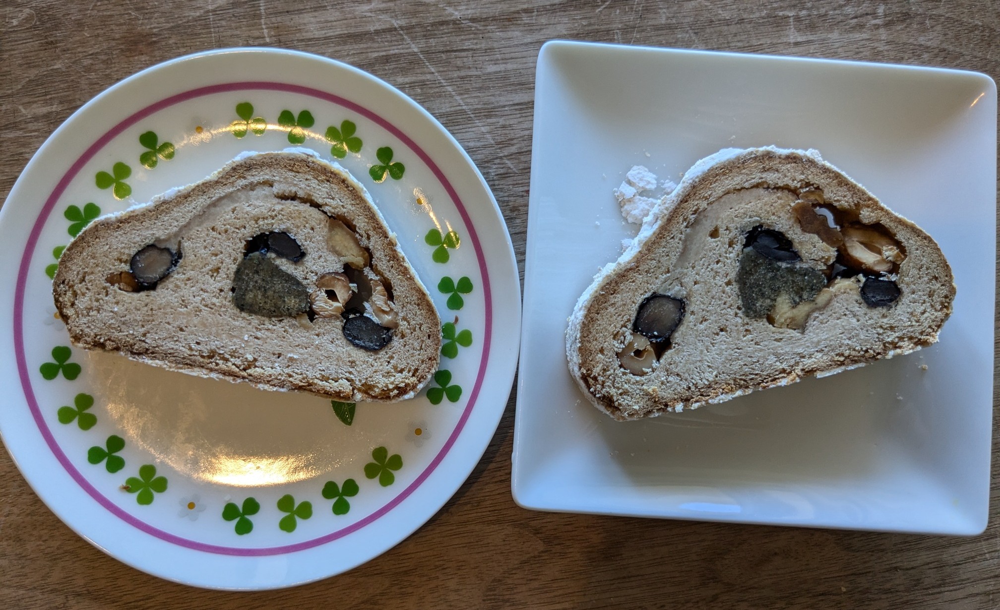 静岡県スイーツ　秘密のぬけあな　通販　焙煎きな粉と丹波黒豆のシュトーレン　スライスした断面