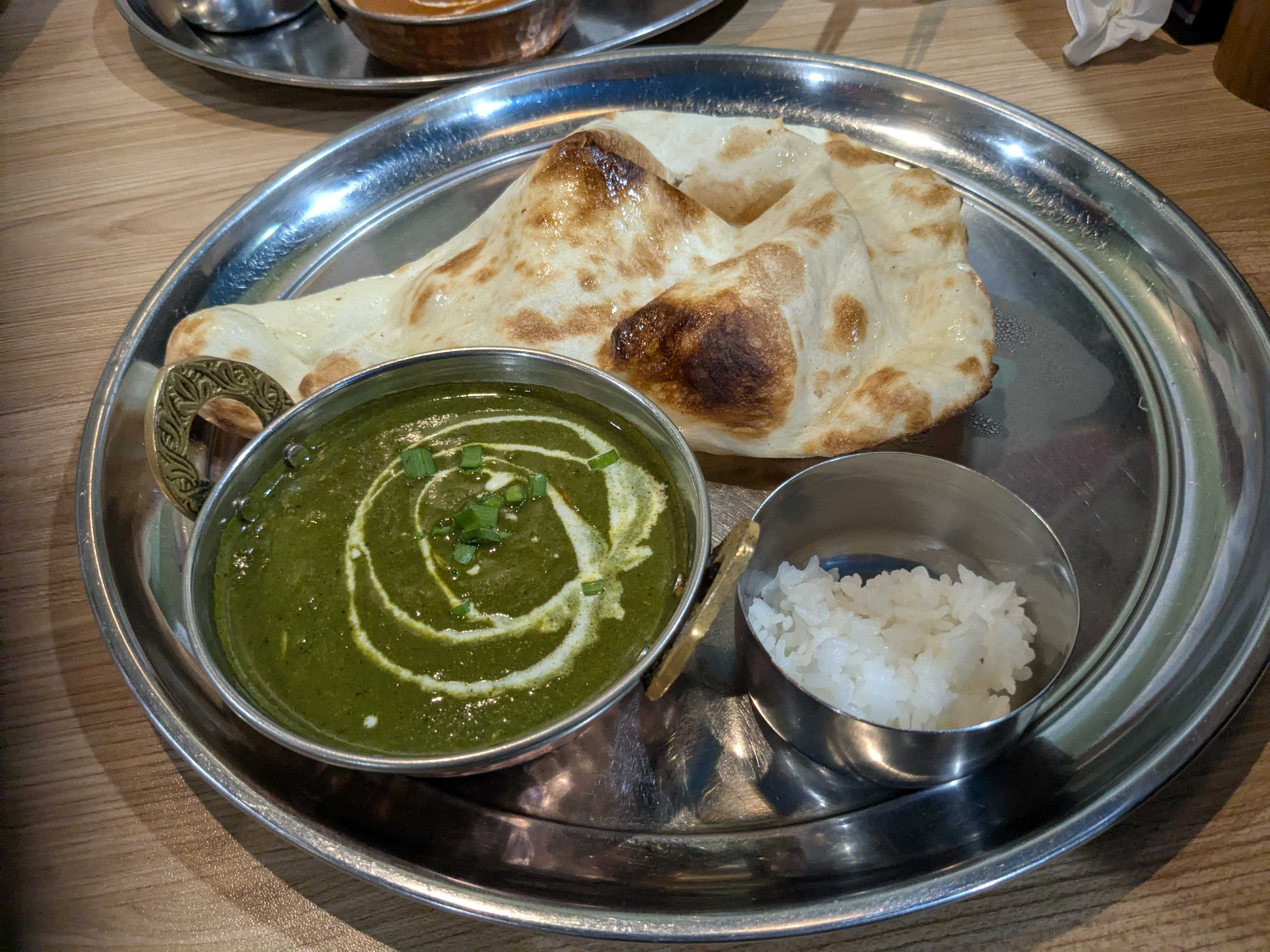 JR津田沼駅　インド料理　ロータス　ランチ　ほうれん草チキンカレーと子供用ナン