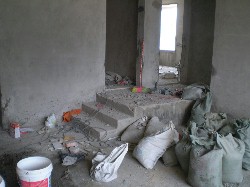 階段付近未工事1.JPG