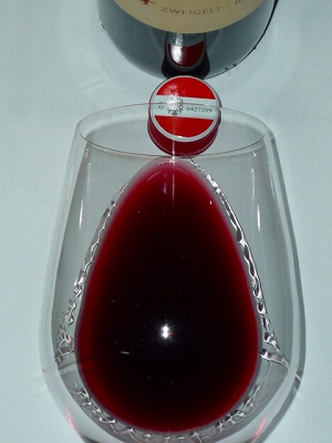 Weingut Kaiser Zweigelt-Rebe 2011 glass.jpg