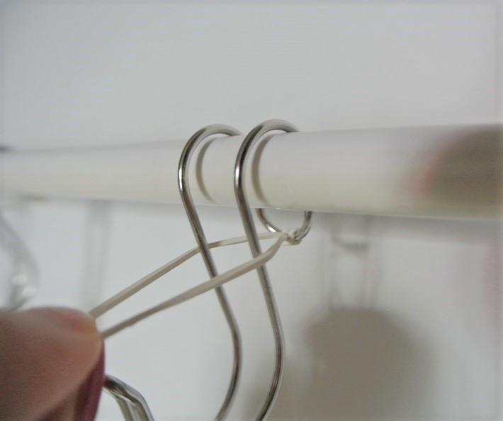 輪ゴム1本で解消 簡単にできるs字フックの落下防止策 ぼくと私のおうち 楽天ブログ