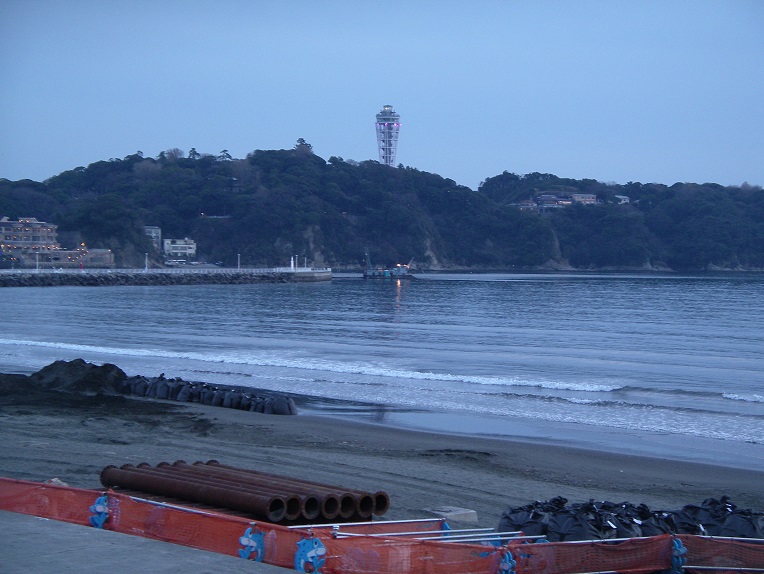 夕暮れの 江ノ島