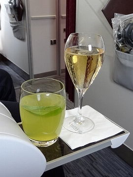 カタール航空ビジネスクラス　ミント＆ライムジュース
