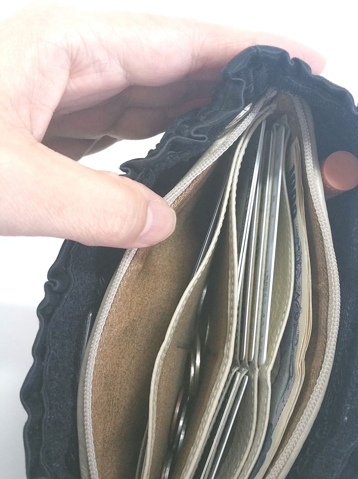 ミニマリスト御用達のお財布ポシェットを手持ちのクラッチ お財布で代用 お片付けブログ 楽天ブログ