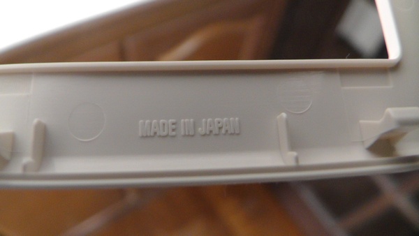 プレートの裏側　MADE IN JAPAN