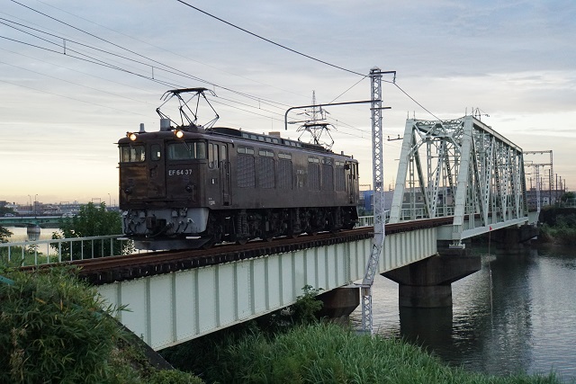 EF64 1030牽引 山手線 E235系トウ08編成 配給 & EF64 37送り込み5